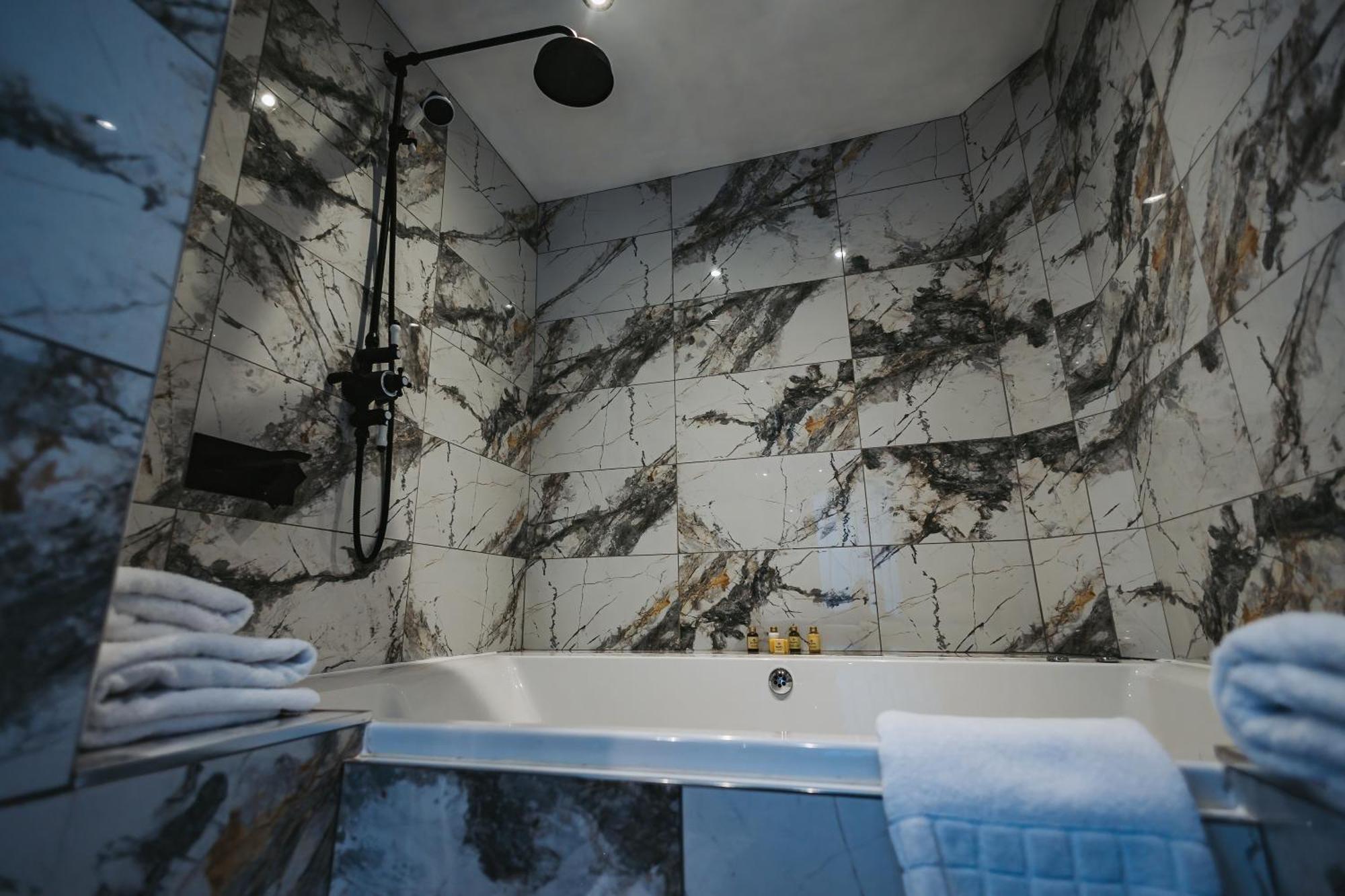 Brook Hall Hotel Childer Thornton Экстерьер фото