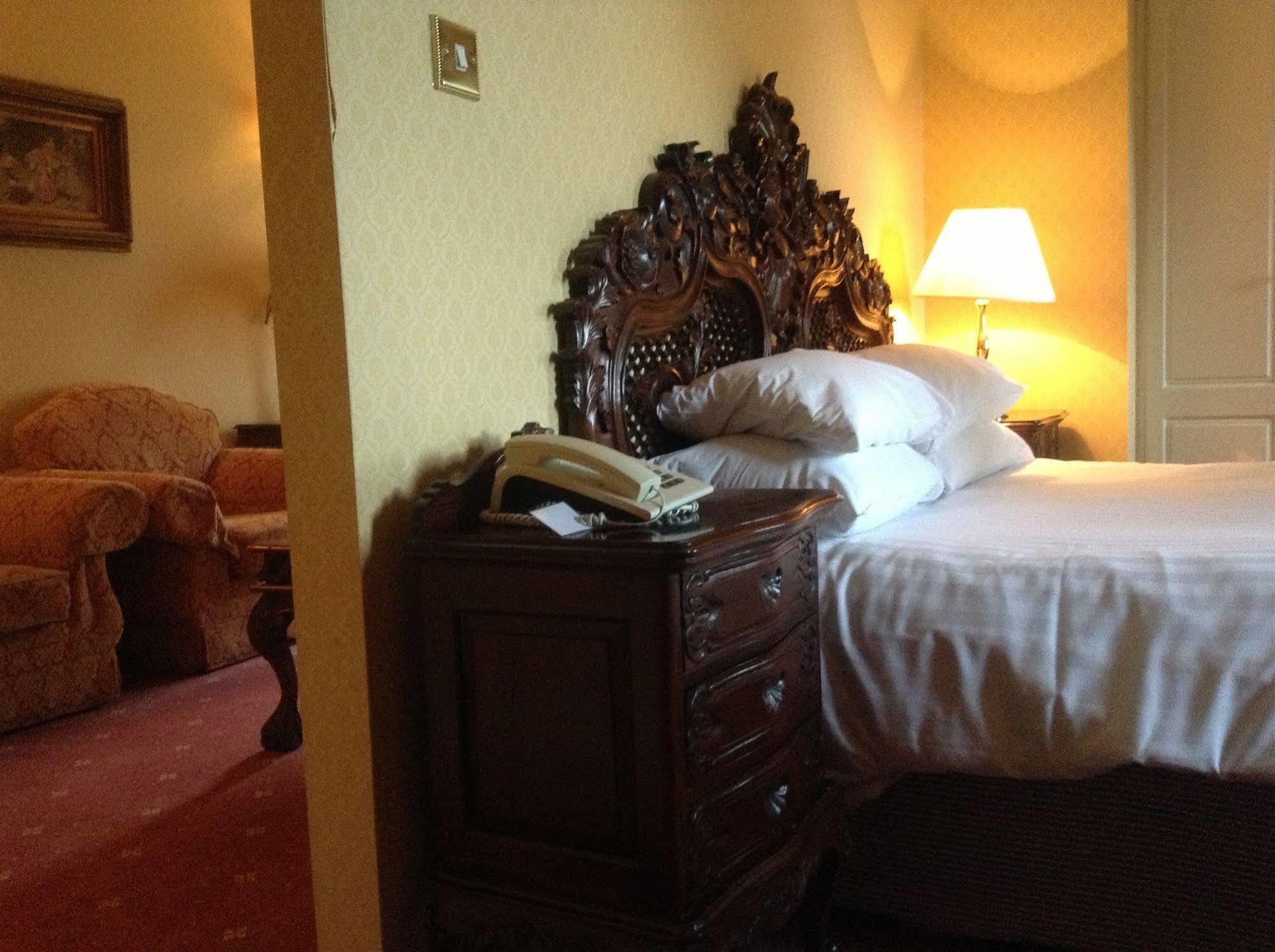Brook Hall Hotel Childer Thornton Экстерьер фото