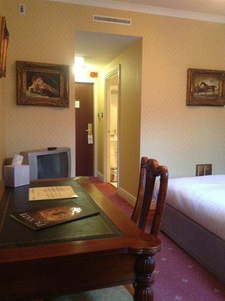 Brook Hall Hotel Childer Thornton Экстерьер фото